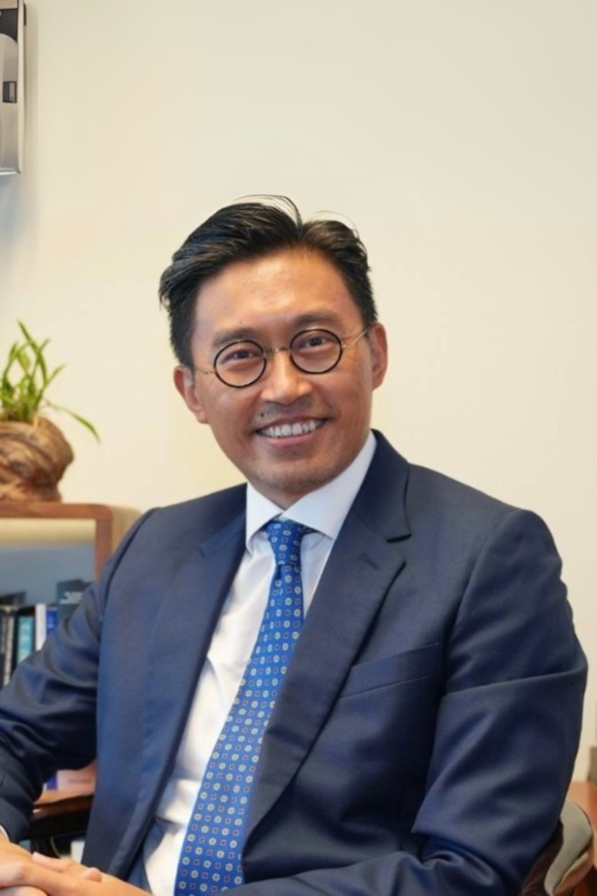 Dr Ming Chung, Marshall Lee