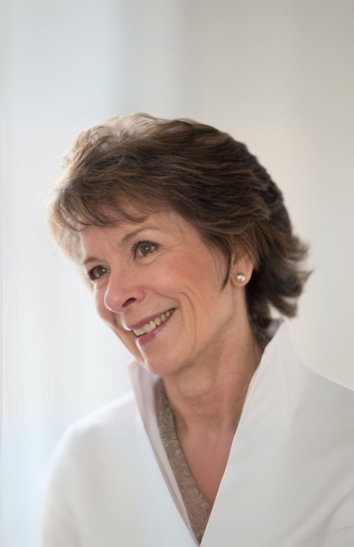 Professor Dame Lesley Regan, DBE